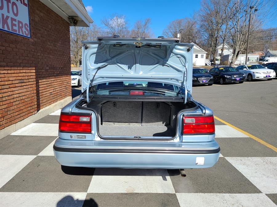 Used Toyota Corolla 4dr Sedan DLX Auto 1991 | National Auto Brokers, Inc.. Waterbury, Connecticut Used Toyota Corolla 4dr Sedan DLX Auto 1991 | National Auto Brokers, Inc.. Waterbury, Connecticut