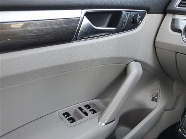 Used Volkswagen Passat 1.8T SE w/Technology Auto 2017 | Sunrise Auto Outlet. Amityville, New York Used Volkswagen Passat 1.8T SE w/Technology Auto 2017 | Sunrise Auto Outlet. Amityville, New York