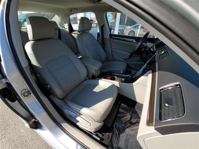 Used Volkswagen Passat 1.8T SE w/Technology Auto 2017 | Sunrise Auto Outlet. Amityville, New York Used Volkswagen Passat 1.8T SE w/Technology Auto 2017 | Sunrise Auto Outlet. Amityville, New York