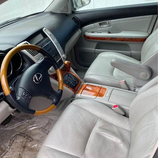 2006 Lexus RX 330 4dr SUV AWD, available for sale in Chicopee, Massachusetts | Broadway Auto Shop Inc.. Chicopee, Massachusetts 2006 Lexus RX 330 4dr SUV AWD, available for sale in Chicopee, Massachusetts | Broadway Auto Shop Inc.. Chicopee, Massachusetts