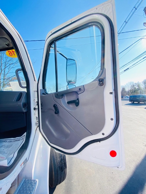 2016 Freightliner M2 106 26 FEET DRY BOX + LIFT GATE + NO CDL, available for sale in South Amboy, New Jersey | NJ Truck Spot. South Amboy, New Jersey 2016 Freightliner M2 106 26 FEET DRY BOX + LIFT GATE + NO CDL, available for sale in South Amboy, New Jersey | NJ Truck Spot. South Amboy, New Jersey