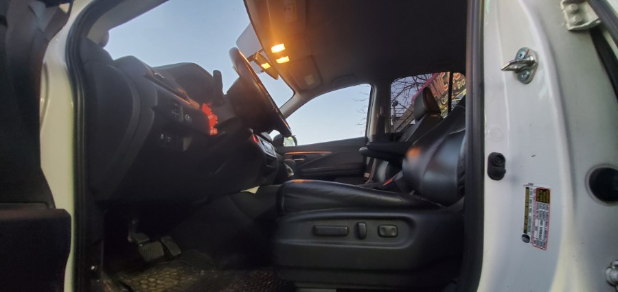 Used Honda Ridgeline RTL 4x4 Crew Cab 5.3'' Bed 2017 | Rubber Bros Auto World. Brooklyn, New York Used Honda Ridgeline RTL 4x4 Crew Cab 5.3'' Bed 2017 | Rubber Bros Auto World. Brooklyn, New York