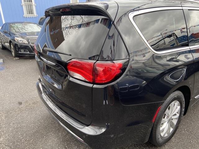 Used Chrysler Pacifica Touring L 2018 | Hillside Auto Outlet. Jamaica, New York Used Chrysler Pacifica Touring L 2018 | Hillside Auto Outlet. Jamaica, New York
