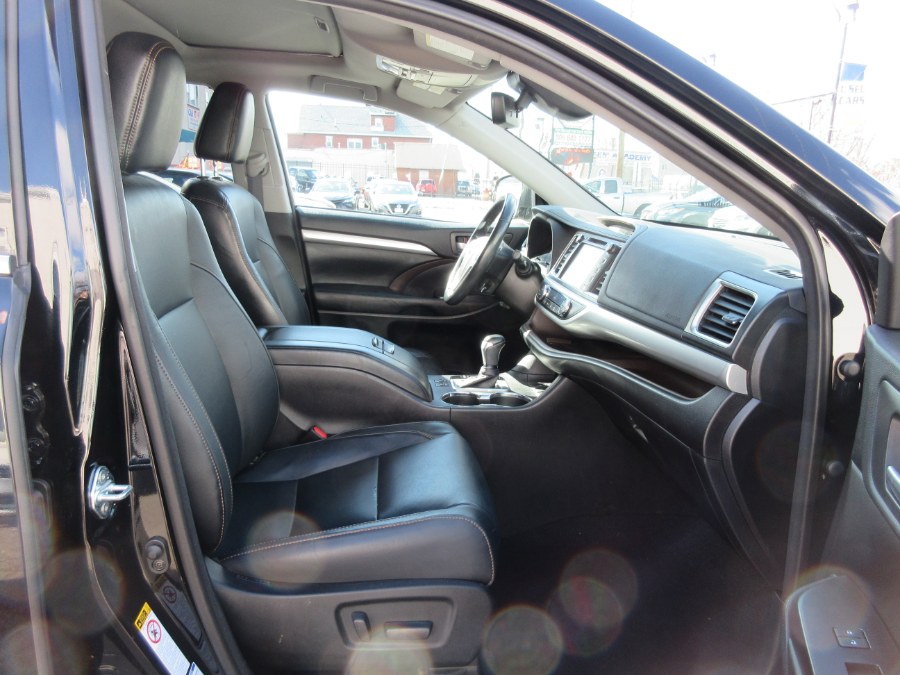2017 Toyota Highlander XLE V6 AWD (Natl), available for sale in Linden, New Jersey | Route 27 Auto Mall. Linden, New Jersey 2017 Toyota Highlander XLE V6 AWD (Natl), available for sale in Linden, New Jersey | Route 27 Auto Mall. Linden, New Jersey