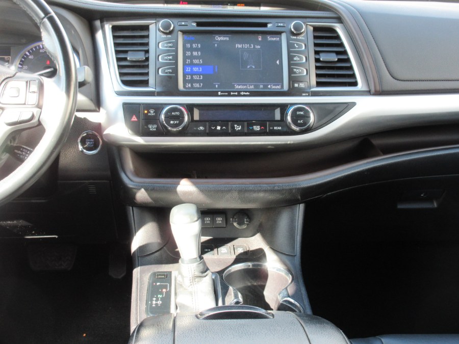2017 Toyota Highlander XLE V6 AWD (Natl), available for sale in Linden, New Jersey | Route 27 Auto Mall. Linden, New Jersey 2017 Toyota Highlander XLE V6 AWD (Natl), available for sale in Linden, New Jersey | Route 27 Auto Mall. Linden, New Jersey