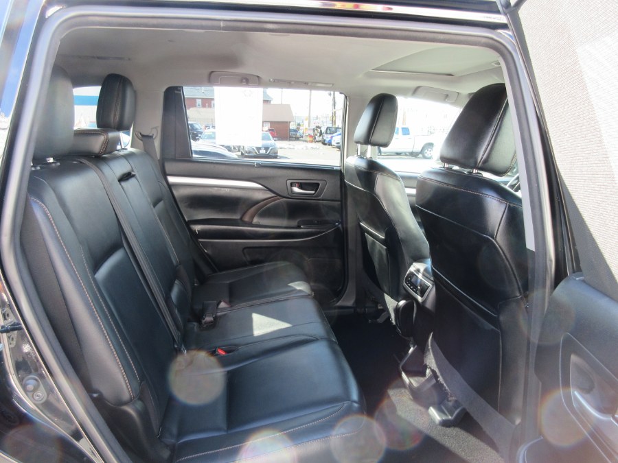 2017 Toyota Highlander XLE V6 AWD (Natl), available for sale in Linden, New Jersey | Route 27 Auto Mall. Linden, New Jersey 2017 Toyota Highlander XLE V6 AWD (Natl), available for sale in Linden, New Jersey | Route 27 Auto Mall. Linden, New Jersey