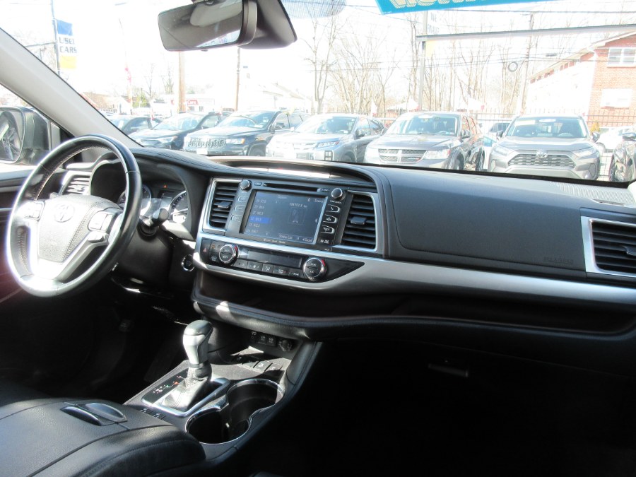 2017 Toyota Highlander XLE V6 AWD (Natl), available for sale in Linden, New Jersey | Route 27 Auto Mall. Linden, New Jersey 2017 Toyota Highlander XLE V6 AWD (Natl), available for sale in Linden, New Jersey | Route 27 Auto Mall. Linden, New Jersey