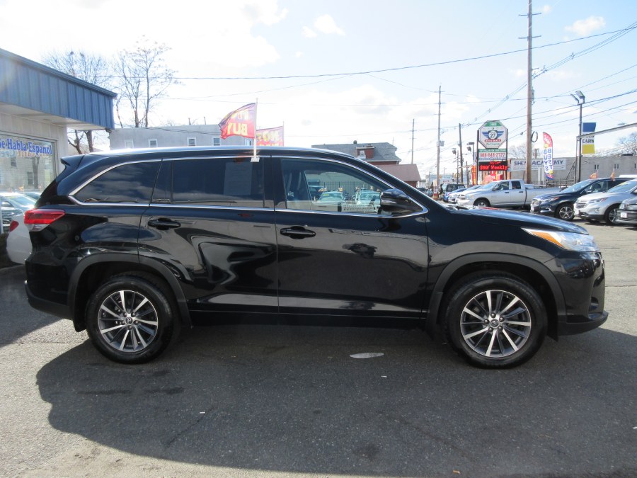 2017 Toyota Highlander XLE V6 AWD (Natl), available for sale in Linden, New Jersey | Route 27 Auto Mall. Linden, New Jersey 2017 Toyota Highlander XLE V6 AWD (Natl), available for sale in Linden, New Jersey | Route 27 Auto Mall. Linden, New Jersey