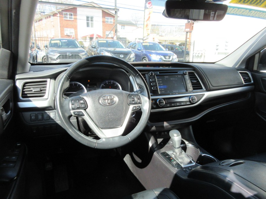 2017 Toyota Highlander XLE V6 AWD (Natl), available for sale in Linden, New Jersey | Route 27 Auto Mall. Linden, New Jersey 2017 Toyota Highlander XLE V6 AWD (Natl), available for sale in Linden, New Jersey | Route 27 Auto Mall. Linden, New Jersey