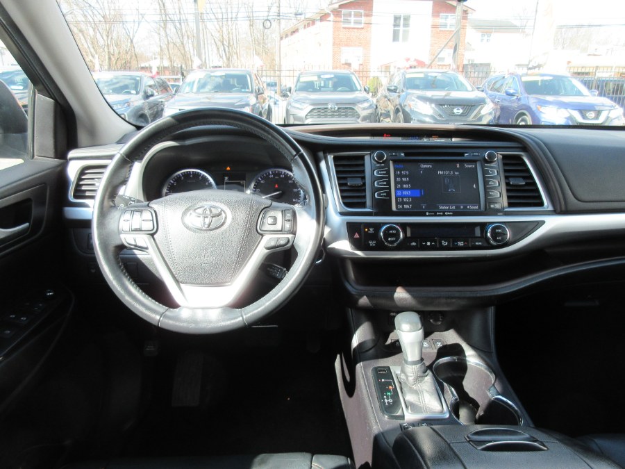 2017 Toyota Highlander XLE V6 AWD (Natl), available for sale in Linden, New Jersey | Route 27 Auto Mall. Linden, New Jersey 2017 Toyota Highlander XLE V6 AWD (Natl), available for sale in Linden, New Jersey | Route 27 Auto Mall. Linden, New Jersey
