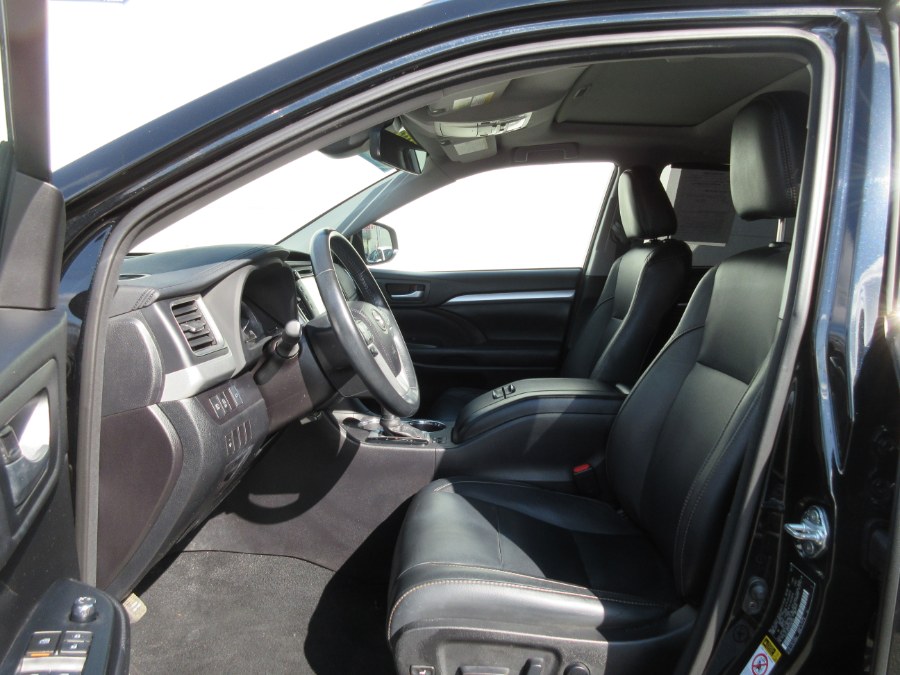 2017 Toyota Highlander XLE V6 AWD (Natl), available for sale in Linden, New Jersey | Route 27 Auto Mall. Linden, New Jersey 2017 Toyota Highlander XLE V6 AWD (Natl), available for sale in Linden, New Jersey | Route 27 Auto Mall. Linden, New Jersey