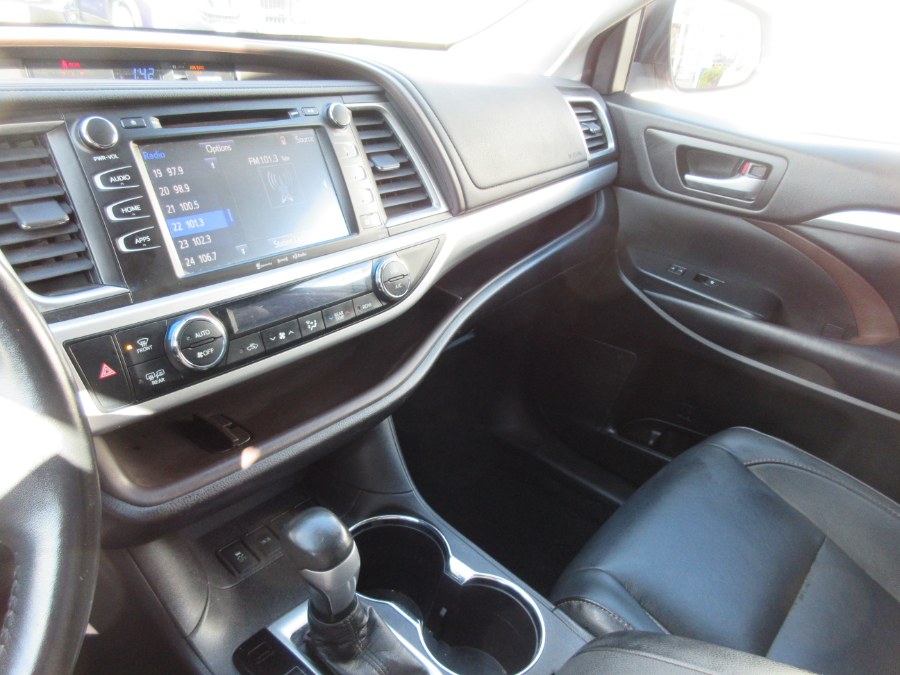2017 Toyota Highlander XLE V6 AWD (Natl), available for sale in Linden, New Jersey | Route 27 Auto Mall. Linden, New Jersey 2017 Toyota Highlander XLE V6 AWD (Natl), available for sale in Linden, New Jersey | Route 27 Auto Mall. Linden, New Jersey