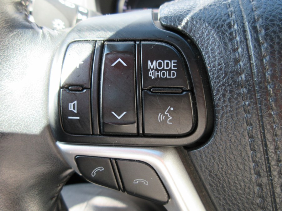 2017 Toyota Highlander XLE V6 AWD (Natl), available for sale in Linden, New Jersey | Route 27 Auto Mall. Linden, New Jersey 2017 Toyota Highlander XLE V6 AWD (Natl), available for sale in Linden, New Jersey | Route 27 Auto Mall. Linden, New Jersey