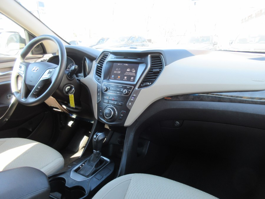 Used Hyundai Santa Fe SE 3.3L Auto AWD 2018 | Route 27 Auto Mall. Linden, New Jersey Used Hyundai Santa Fe SE 3.3L Auto AWD 2018 | Route 27 Auto Mall. Linden, New Jersey