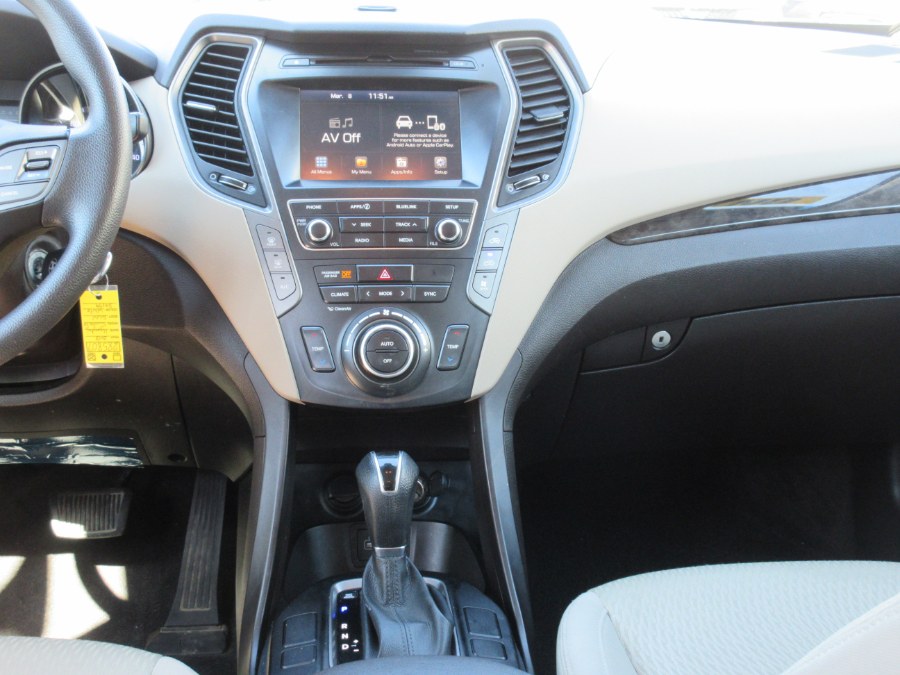 Used Hyundai Santa Fe SE 3.3L Auto AWD 2018 | Route 27 Auto Mall. Linden, New Jersey Used Hyundai Santa Fe SE 3.3L Auto AWD 2018 | Route 27 Auto Mall. Linden, New Jersey