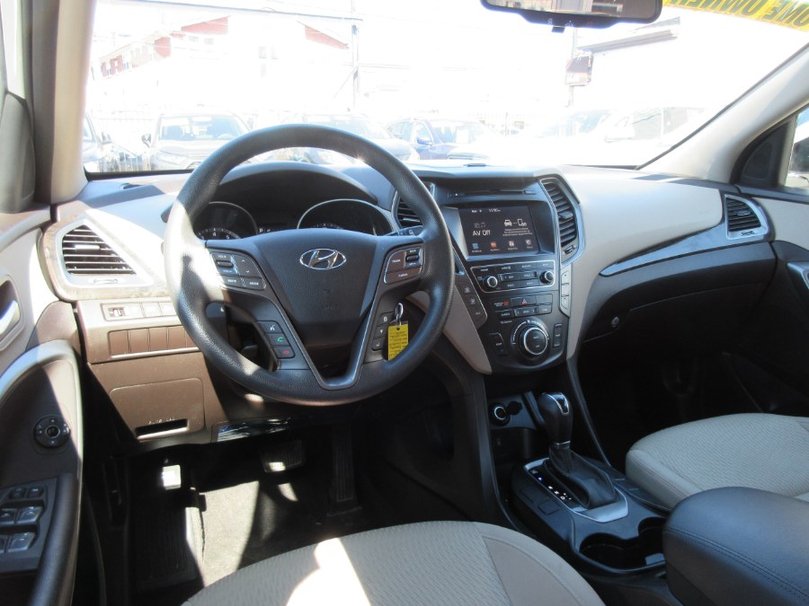 Used Hyundai Santa Fe SE 3.3L Auto AWD 2018 | Route 27 Auto Mall. Linden, New Jersey Used Hyundai Santa Fe SE 3.3L Auto AWD 2018 | Route 27 Auto Mall. Linden, New Jersey