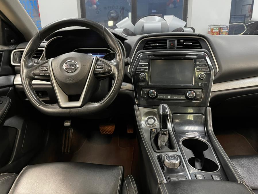 Used Nissan Maxima SL 3.5L 2017 | 5 Towns Drive. Inwood, New York Used Nissan Maxima SL 3.5L 2017 | 5 Towns Drive. Inwood, New York