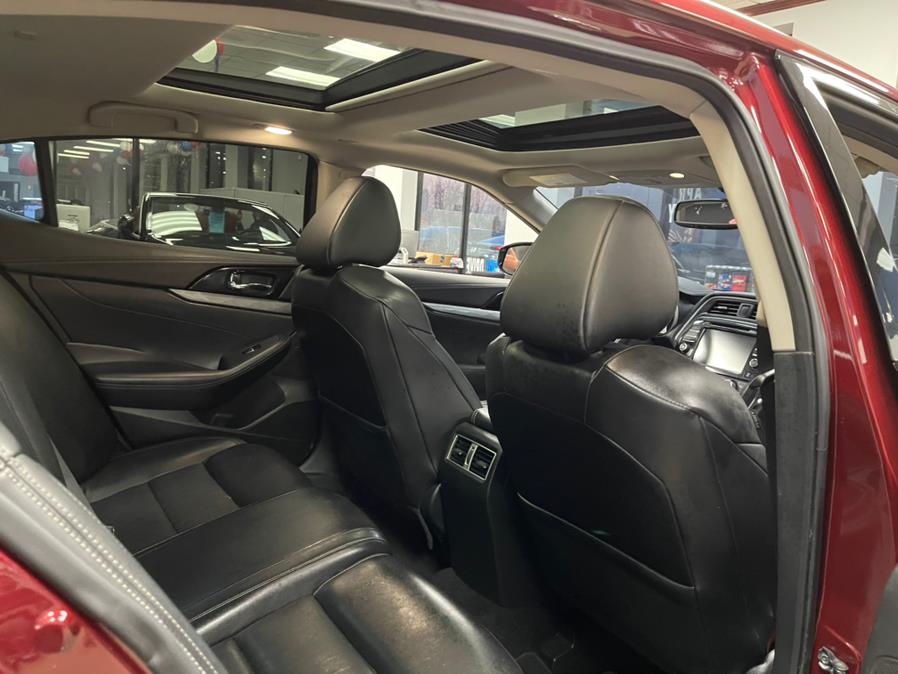 Used Nissan Maxima SL 3.5L 2017 | 5 Towns Drive. Inwood, New York Used Nissan Maxima SL 3.5L 2017 | 5 Towns Drive. Inwood, New York