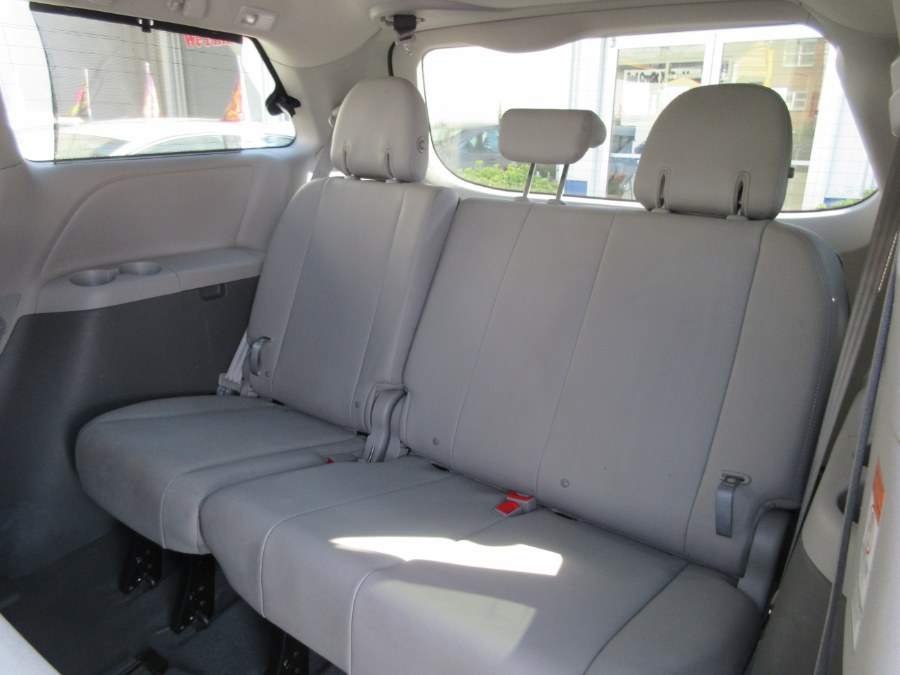 2019 Toyota Sienna XLE FWD 8-Passenger (Natl), available for sale in Linden, New Jersey | Route 27 Auto Mall. Linden, New Jersey 2019 Toyota Sienna XLE FWD 8-Passenger (Natl), available for sale in Linden, New Jersey | Route 27 Auto Mall. Linden, New Jersey
