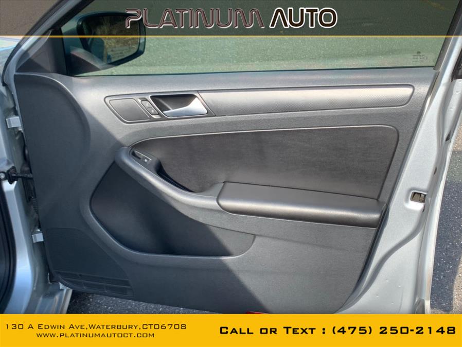 2014 Volkswagen Jetta Sedan 4dr Auto SE PZEV, available for sale in Waterbury, Connecticut | Platinum Auto Care. Waterbury, Connecticut 2014 Volkswagen Jetta Sedan 4dr Auto SE PZEV, available for sale in Waterbury, Connecticut | Platinum Auto Care. Waterbury, Connecticut