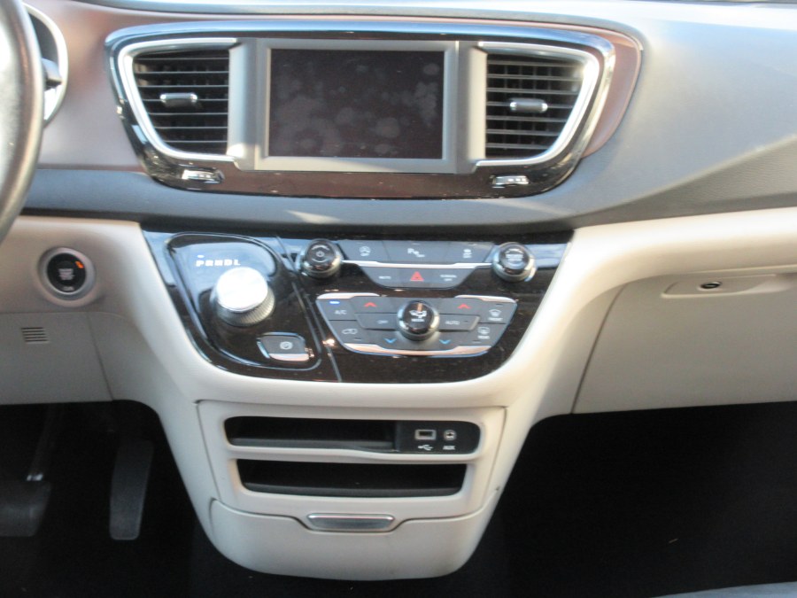 2019 Chrysler Pacifica Touring L FWD, available for sale in Linden, New Jersey | Route 27 Auto Mall. Linden, New Jersey 2019 Chrysler Pacifica Touring L FWD, available for sale in Linden, New Jersey | Route 27 Auto Mall. Linden, New Jersey