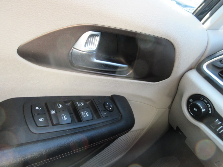 2019 Chrysler Pacifica Touring L FWD, available for sale in Linden, New Jersey | Route 27 Auto Mall. Linden, New Jersey 2019 Chrysler Pacifica Touring L FWD, available for sale in Linden, New Jersey | Route 27 Auto Mall. Linden, New Jersey