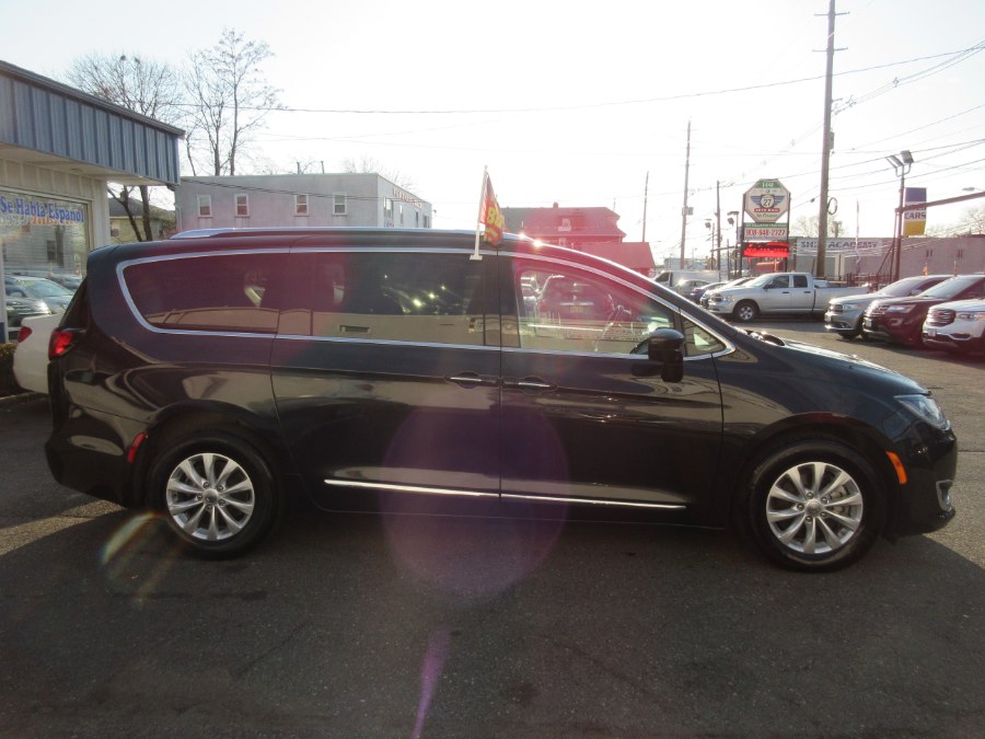2019 Chrysler Pacifica Touring L FWD, available for sale in Linden, New Jersey | Route 27 Auto Mall. Linden, New Jersey 2019 Chrysler Pacifica Touring L FWD, available for sale in Linden, New Jersey | Route 27 Auto Mall. Linden, New Jersey