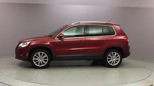 2010 Volkswagen Tiguan AWD 4dr SEL, available for sale in Naugatuck, Connecticut | J&M Automotive Sls&Svc LLC. Naugatuck, Connecticut 2010 Volkswagen Tiguan AWD 4dr SEL, available for sale in Naugatuck, Connecticut | J&M Automotive Sls&Svc LLC. Naugatuck, Connecticut