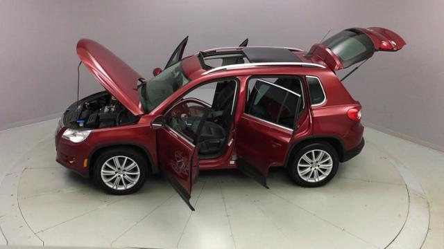2010 Volkswagen Tiguan AWD 4dr SEL, available for sale in Naugatuck, Connecticut | J&M Automotive Sls&Svc LLC. Naugatuck, Connecticut 2010 Volkswagen Tiguan AWD 4dr SEL, available for sale in Naugatuck, Connecticut | J&M Automotive Sls&Svc LLC. Naugatuck, Connecticut