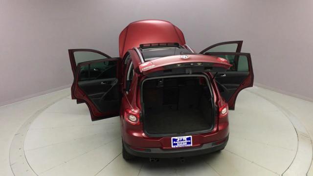 2010 Volkswagen Tiguan AWD 4dr SEL, available for sale in Naugatuck, Connecticut | J&M Automotive Sls&Svc LLC. Naugatuck, Connecticut 2010 Volkswagen Tiguan AWD 4dr SEL, available for sale in Naugatuck, Connecticut | J&M Automotive Sls&Svc LLC. Naugatuck, Connecticut