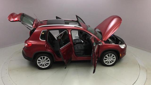 2010 Volkswagen Tiguan AWD 4dr SEL, available for sale in Naugatuck, Connecticut | J&M Automotive Sls&Svc LLC. Naugatuck, Connecticut 2010 Volkswagen Tiguan AWD 4dr SEL, available for sale in Naugatuck, Connecticut | J&M Automotive Sls&Svc LLC. Naugatuck, Connecticut