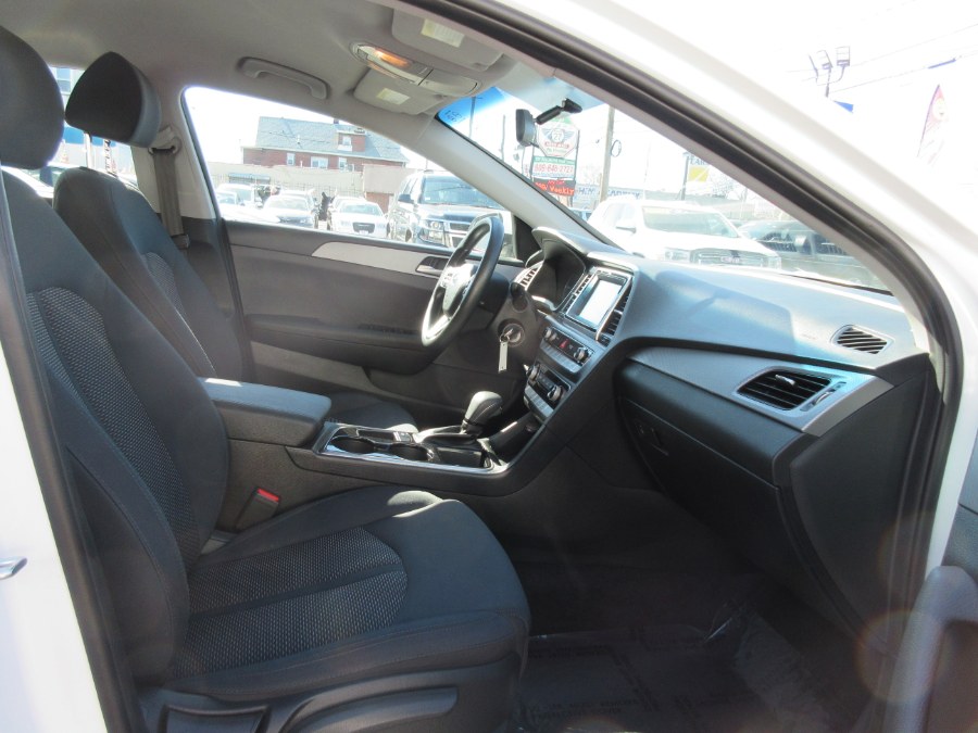2019 Hyundai Sonata SE 2.4L, available for sale in Linden, New Jersey | Route 27 Auto Mall. Linden, New Jersey 2019 Hyundai Sonata SE 2.4L, available for sale in Linden, New Jersey | Route 27 Auto Mall. Linden, New Jersey