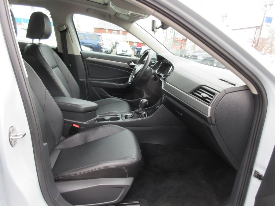 Used Volkswagen Jetta SE Auto w/SULEV 2019 | Route 27 Auto Mall. Linden, New Jersey Used Volkswagen Jetta SE Auto w/SULEV 2019 | Route 27 Auto Mall. Linden, New Jersey