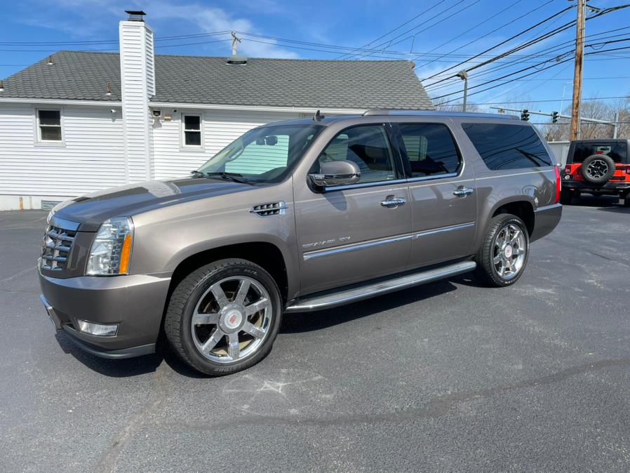 2013 Cadillac Escalade ESV AWD 4dr Luxury, available for sale in Milford, Connecticut | Chip's Auto Sales Inc. Milford, Connecticut