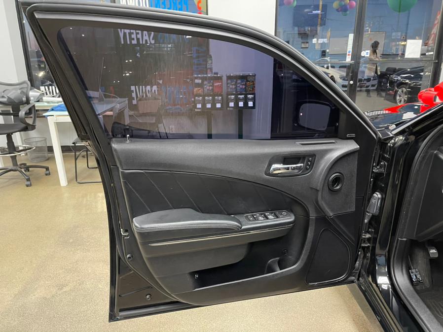Used Dodge Charger HELLCAT 4dr Sdn SRT Hellcat RWD 2016 | 5 Towns Drive. Inwood, New York Used Dodge Charger HELLCAT 4dr Sdn SRT Hellcat RWD 2016 | 5 Towns Drive. Inwood, New York