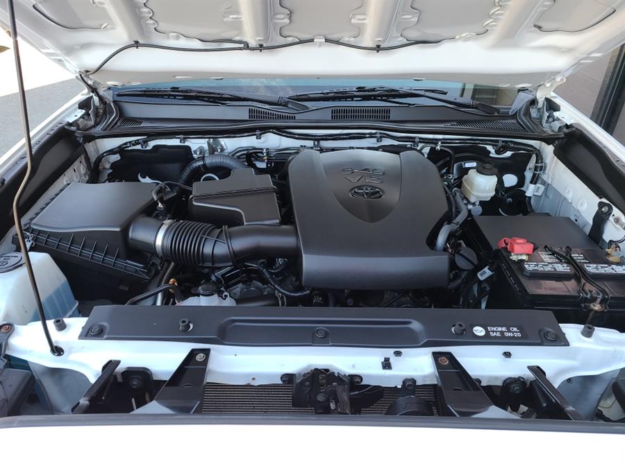 2017 Toyota Tacoma SR5 Double Cab V6 4x4, available for sale in Waterbury, Connecticut | National Auto Brokers, Inc.. Waterbury, Connecticut 2017 Toyota Tacoma SR5 Double Cab V6 4x4, available for sale in Waterbury, Connecticut | National Auto Brokers, Inc.. Waterbury, Connecticut