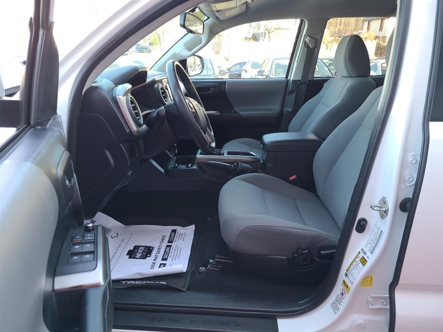 2017 Toyota Tacoma SR5 Double Cab V6 4x4, available for sale in Waterbury, Connecticut | National Auto Brokers, Inc.. Waterbury, Connecticut 2017 Toyota Tacoma SR5 Double Cab V6 4x4, available for sale in Waterbury, Connecticut | National Auto Brokers, Inc.. Waterbury, Connecticut