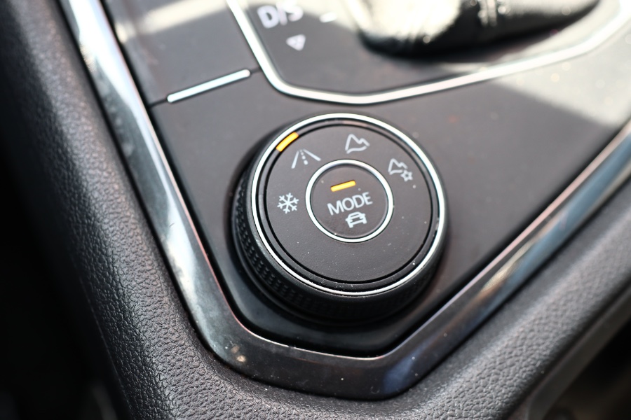 Used Volkswagen Tiguan 2.0T SEL 4MOTION 2020 | Hillside Auto Mall Inc.. Jamaica, New York Used Volkswagen Tiguan 2.0T SEL 4MOTION 2020 | Hillside Auto Mall Inc.. Jamaica, New York