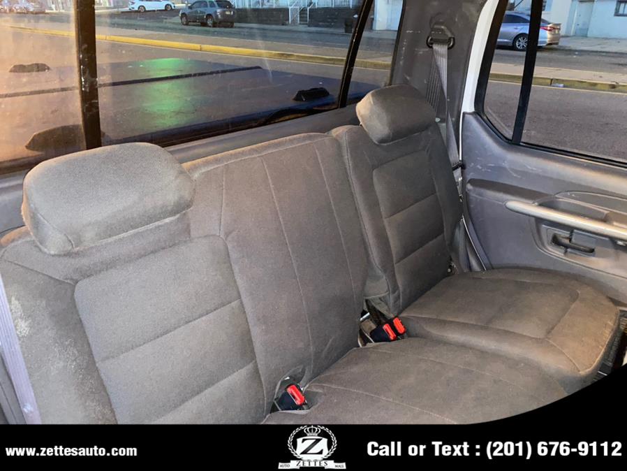 Used Ford Explorer Sport Trac 4dr 126" WB 4WD 2001 | Zettes Auto Mall. Jersey City, New Jersey Used Ford Explorer Sport Trac 4dr 126" WB 4WD 2001 | Zettes Auto Mall. Jersey City, New Jersey