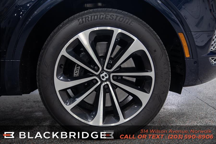 Used Bentley Bentayga Onyx Edition AWD 2018 | Black Bridge Motors, LLC. Norwalk, Connecticut Used Bentley Bentayga Onyx Edition AWD 2018 | Black Bridge Motors, LLC. Norwalk, Connecticut