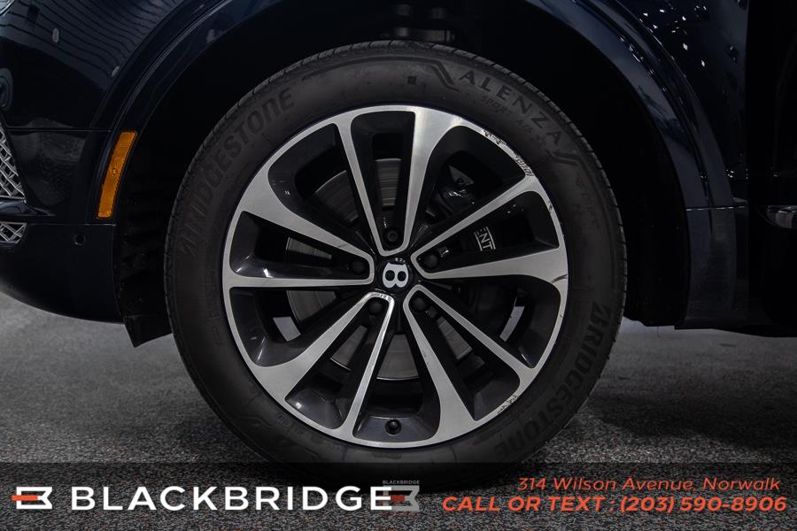 Used Bentley Bentayga Onyx Edition AWD 2018 | Black Bridge Motors, LLC. Norwalk, Connecticut Used Bentley Bentayga Onyx Edition AWD 2018 | Black Bridge Motors, LLC. Norwalk, Connecticut