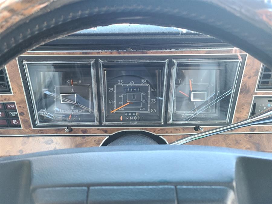1987 Lincoln Town Car 4dr Sedan Signature, available for sale in Waterbury, Connecticut | National Auto Brokers, Inc.. Waterbury, Connecticut 1987 Lincoln Town Car 4dr Sedan Signature, available for sale in Waterbury, Connecticut | National Auto Brokers, Inc.. Waterbury, Connecticut
