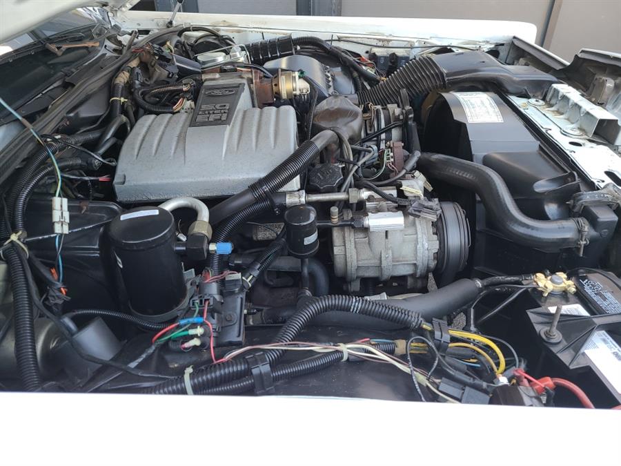 1987 Lincoln Town Car 4dr Sedan Signature, available for sale in Waterbury, Connecticut | National Auto Brokers, Inc.. Waterbury, Connecticut 1987 Lincoln Town Car 4dr Sedan Signature, available for sale in Waterbury, Connecticut | National Auto Brokers, Inc.. Waterbury, Connecticut