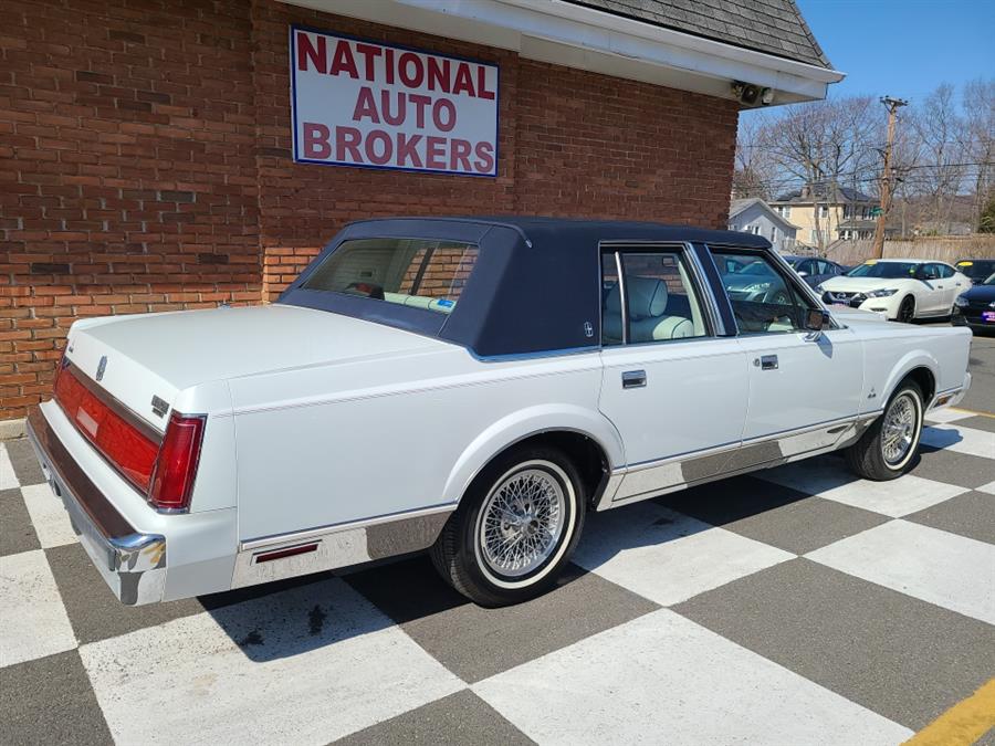 1987 Lincoln Town Car 4dr Sedan Signature, available for sale in Waterbury, Connecticut | National Auto Brokers, Inc.. Waterbury, Connecticut 1987 Lincoln Town Car 4dr Sedan Signature, available for sale in Waterbury, Connecticut | National Auto Brokers, Inc.. Waterbury, Connecticut
