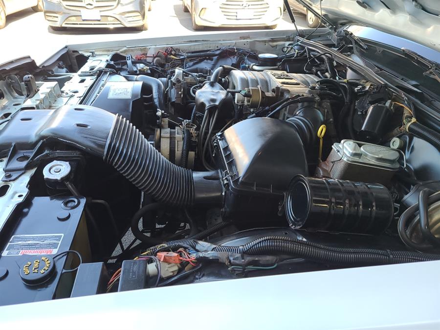 1987 Lincoln Town Car 4dr Sedan Signature, available for sale in Waterbury, Connecticut | National Auto Brokers, Inc.. Waterbury, Connecticut 1987 Lincoln Town Car 4dr Sedan Signature, available for sale in Waterbury, Connecticut | National Auto Brokers, Inc.. Waterbury, Connecticut