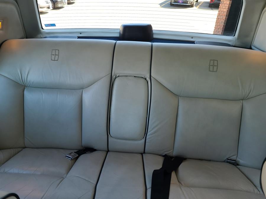 1987 Lincoln Town Car 4dr Sedan Signature, available for sale in Waterbury, Connecticut | National Auto Brokers, Inc.. Waterbury, Connecticut 1987 Lincoln Town Car 4dr Sedan Signature, available for sale in Waterbury, Connecticut | National Auto Brokers, Inc.. Waterbury, Connecticut