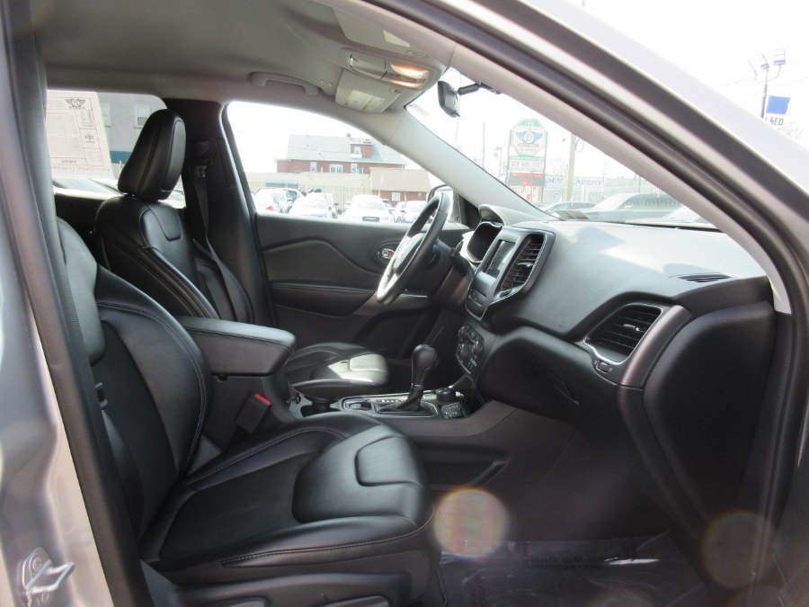 2019 Jeep Cherokee Latitude Plus 4x4, available for sale in Linden, New Jersey | Route 27 Auto Mall. Linden, New Jersey 2019 Jeep Cherokee Latitude Plus 4x4, available for sale in Linden, New Jersey | Route 27 Auto Mall. Linden, New Jersey
