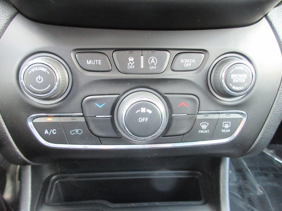 2019 Jeep Cherokee Latitude Plus 4x4, available for sale in Linden, New Jersey | Route 27 Auto Mall. Linden, New Jersey 2019 Jeep Cherokee Latitude Plus 4x4, available for sale in Linden, New Jersey | Route 27 Auto Mall. Linden, New Jersey
