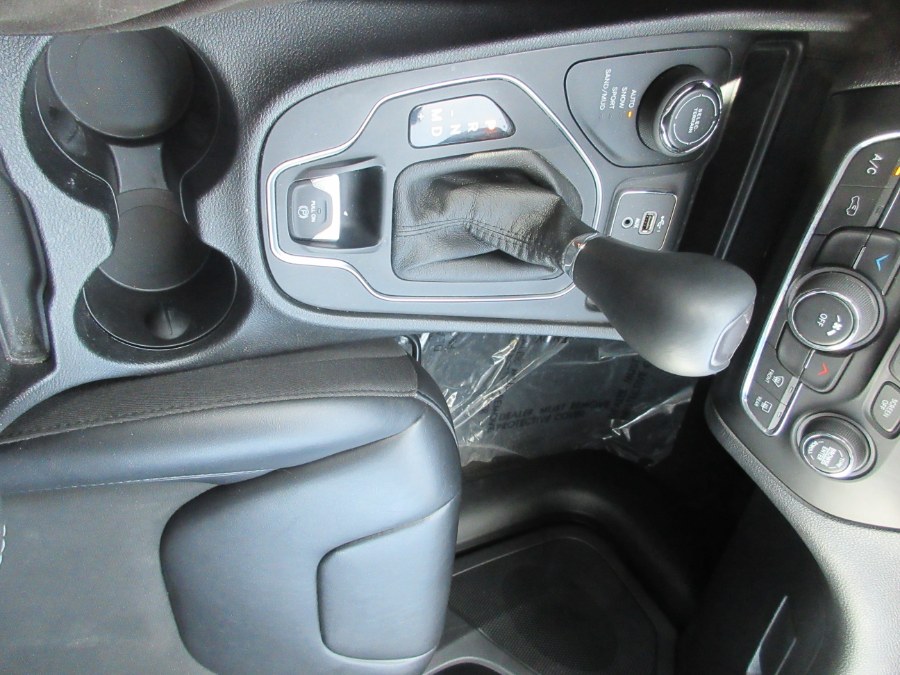 2019 Jeep Cherokee Latitude Plus 4x4, available for sale in Linden, New Jersey | Route 27 Auto Mall. Linden, New Jersey 2019 Jeep Cherokee Latitude Plus 4x4, available for sale in Linden, New Jersey | Route 27 Auto Mall. Linden, New Jersey