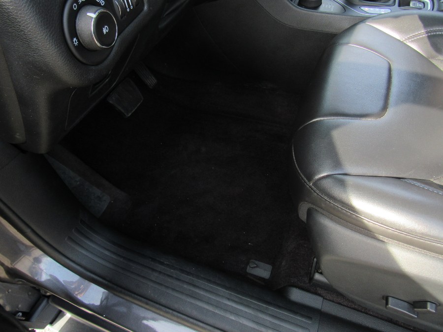 Used Jeep Cherokee Latitude Plus 4x4 2019 | NJ Used Cars Center. Irvington, New Jersey Used Jeep Cherokee Latitude Plus 4x4 2019 | NJ Used Cars Center. Irvington, New Jersey